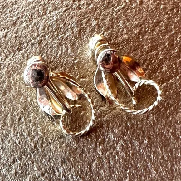 Vintage 1/20 12K Gold-Filled Screw Back Earrings With Twisted Loop & Leaf Design - Picture 6 of 10